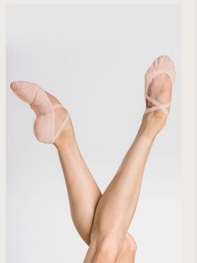 NWT Wear Moi Dark Pink ballet shoe size 41 M